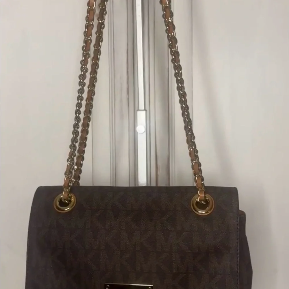 Michael Kors Vivianne Medium Shoulder Flap Signature Brown Crossbody Bag - Picture 2 of 7